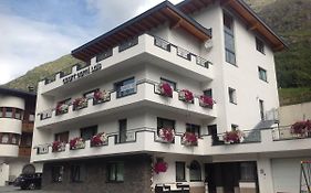 Apart Garni Lais